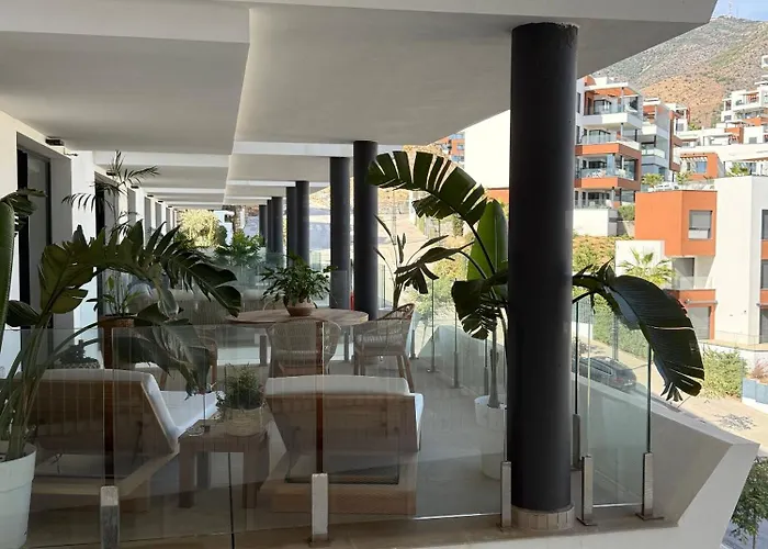 Luxurious With Ocean Views Апартаменти