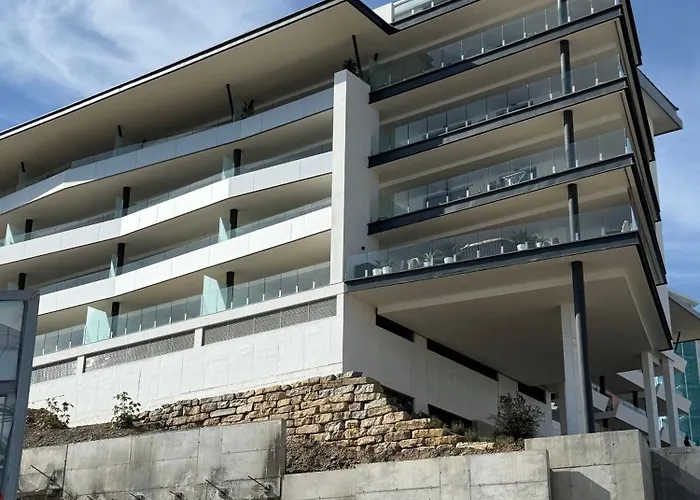 Апартаменти Luxurious With Ocean Views Фуенхірола