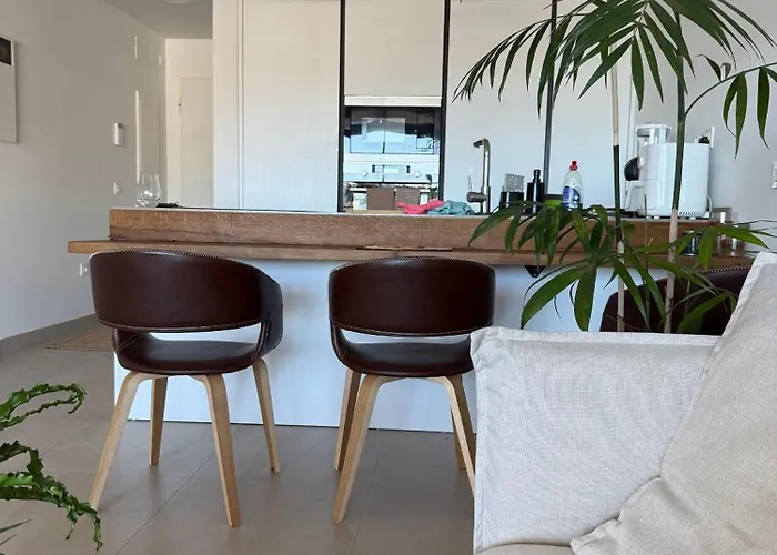 Luxurious With Ocean Views *