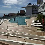 Luxurious With Ocean Views Апартаменты *