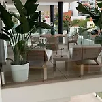 Апартаменты Luxurious With Ocean Views Фуэнхирола