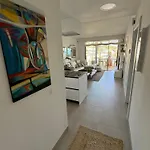 Апартаменты Luxurious With Ocean Views