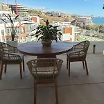 Апартаменты Luxurious With Ocean Views Фуэнхирола