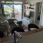 Апартаменты Luxurious With Ocean Views Фуэнхирола