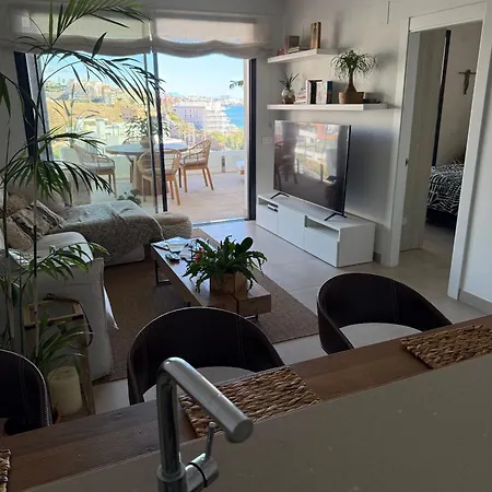 Апартаменты Luxurious With Ocean Views Фуэнхирола