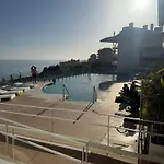 Luxurious With Ocean Views Апартаменти
